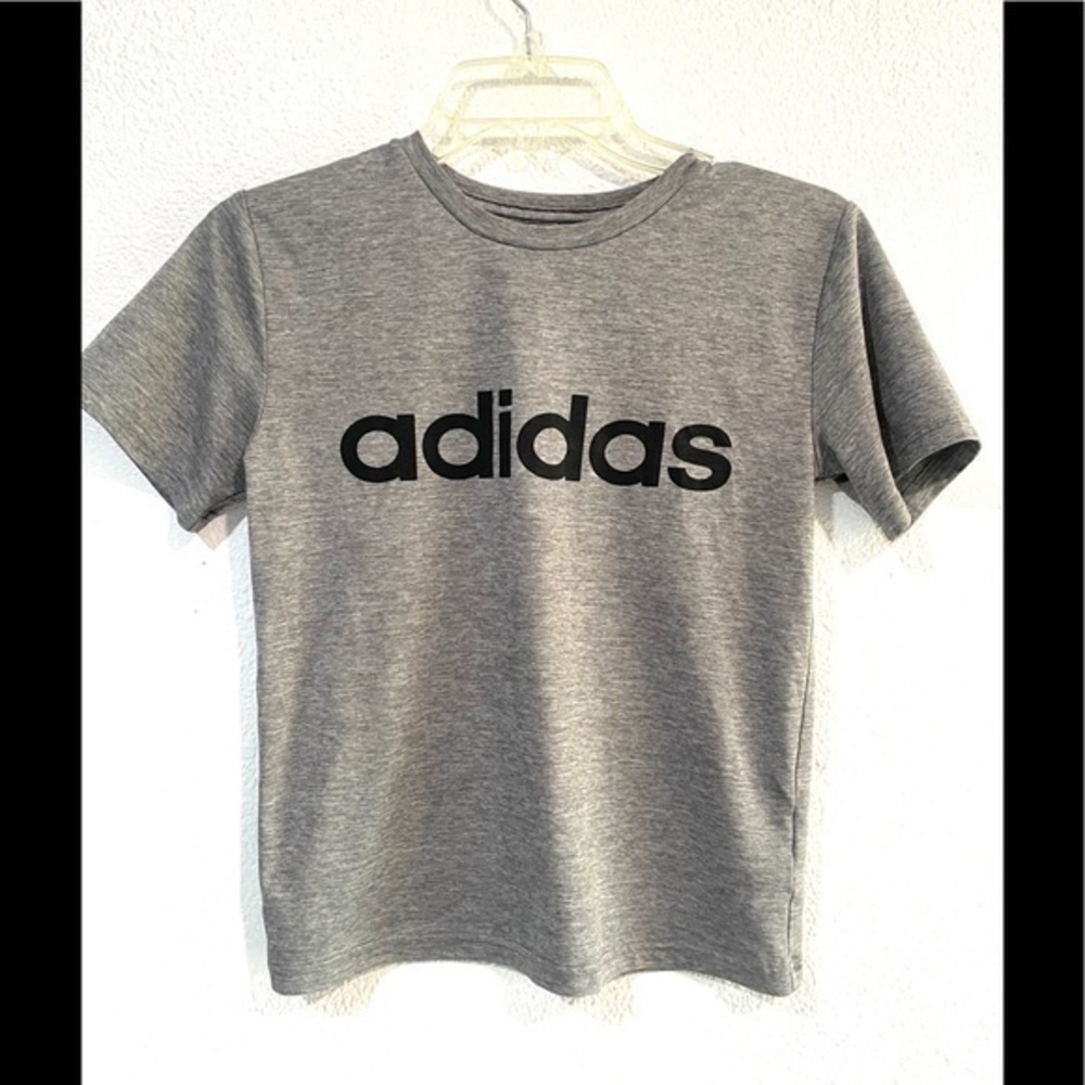 ADIDAS boys active logo t-shirt grey size small